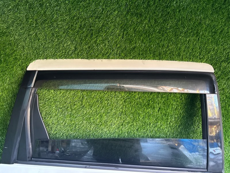 Ветровик TOYOTA ESTIMA ACR50 2AZFE задний правый (б/у)