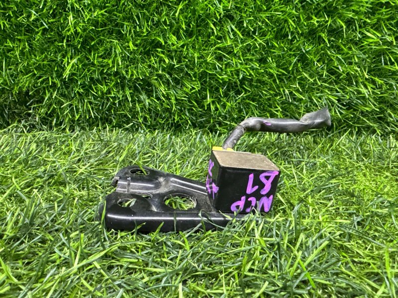 Датчик Airbag Toyota Sienta NCP81 1NZ-FE 2007 передний правый (б/у)