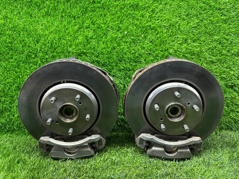 Ступицы ПАРА Лево/Право Toyota Alphard ATH20 передние (б/у)