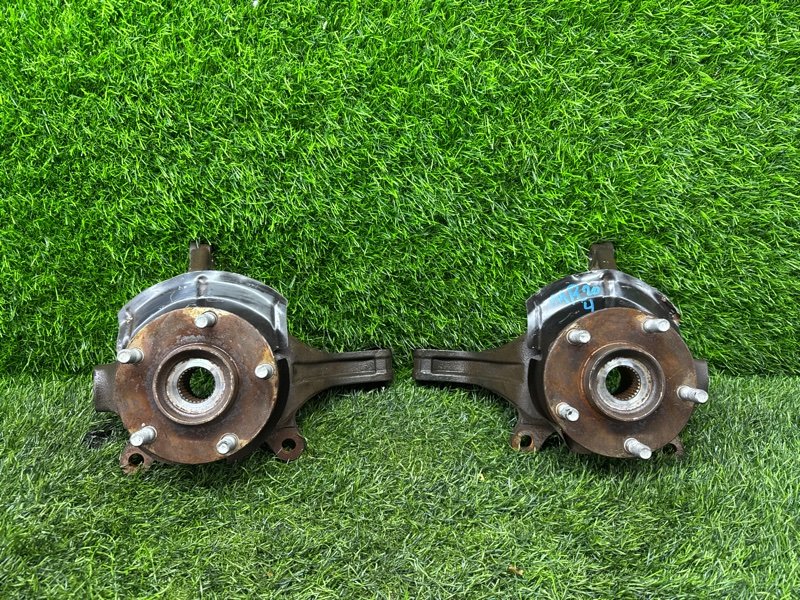 Ступицы ПАРА Лево/Право NISSAN SERENA FC26 MR20DD 2010 передние (б/у)