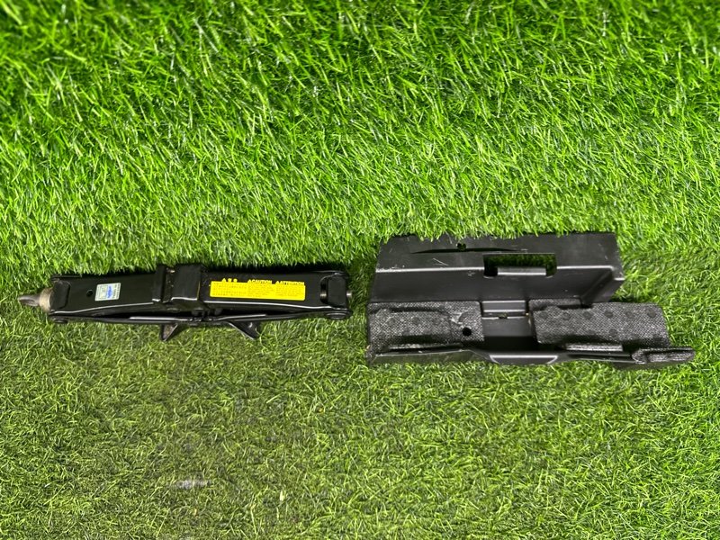 Домкрат LEXUS LS460 USF40 (б/у)