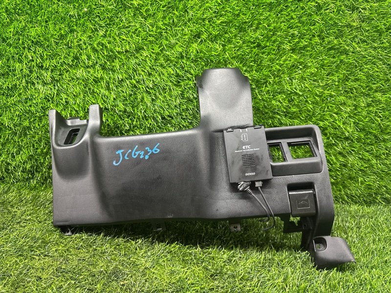 Пластик под руль Toyota PROGRES JCG10 передний правый (б/у)