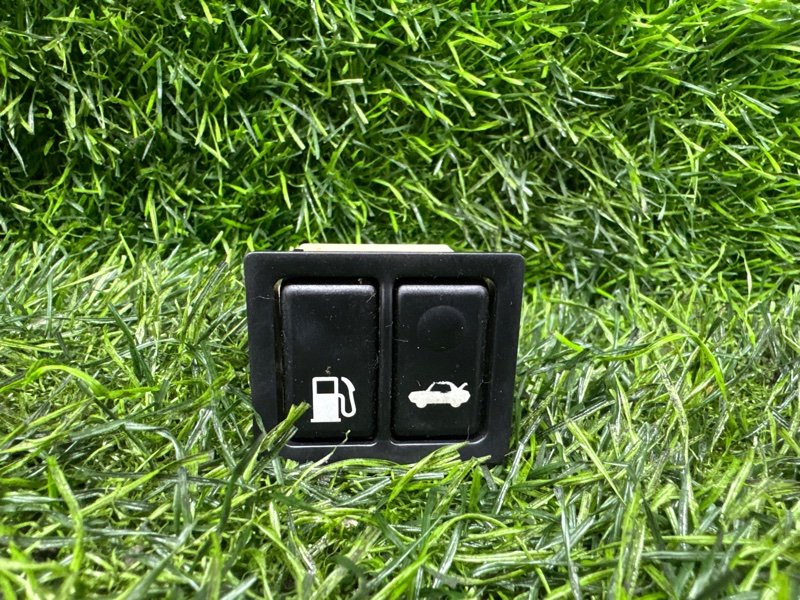 Кнопка открывания багажника Toyota PROGRES JCG10 (б/у)