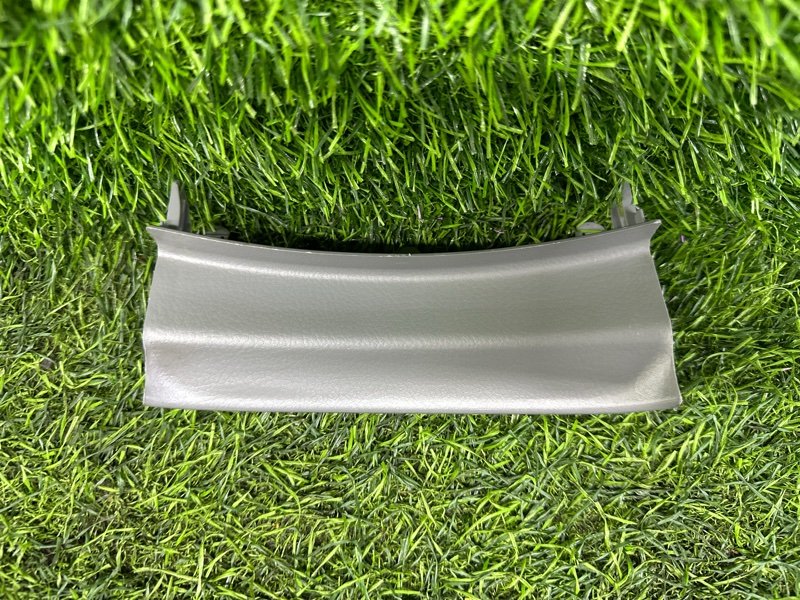 Пластик под руль TOYOTA VOXY AZR60 (б/у)