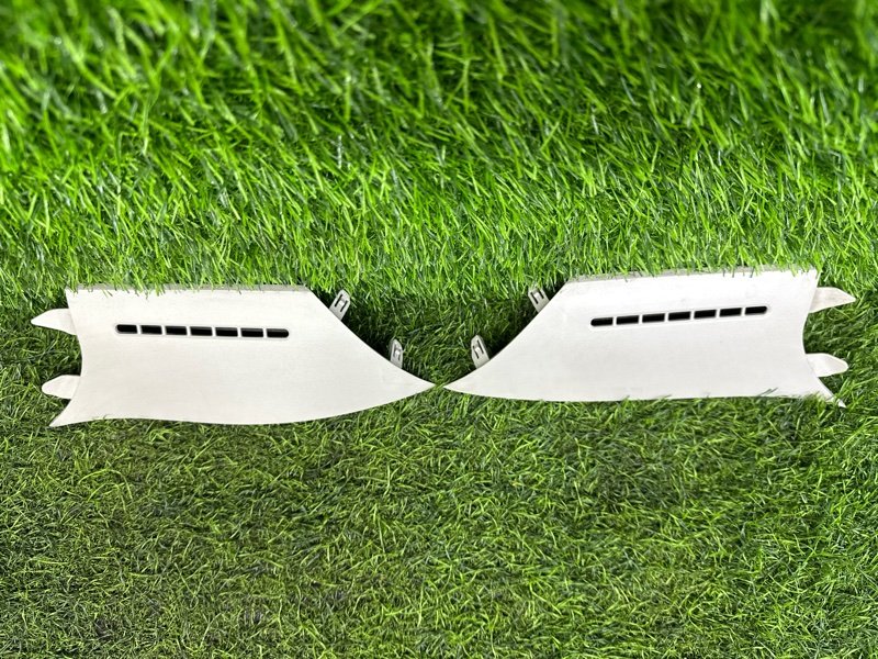 Накладка на торпедо TOYOTA VOXY AZR60 передняя (б/у)