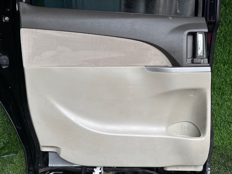 Обшивка двери TOYOTA ESTIMA AHR20 задняя левая (б/у)