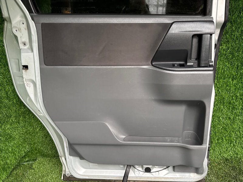 Обшивка двери Toyota VOXY ZRR75 задняя левая (б/у)