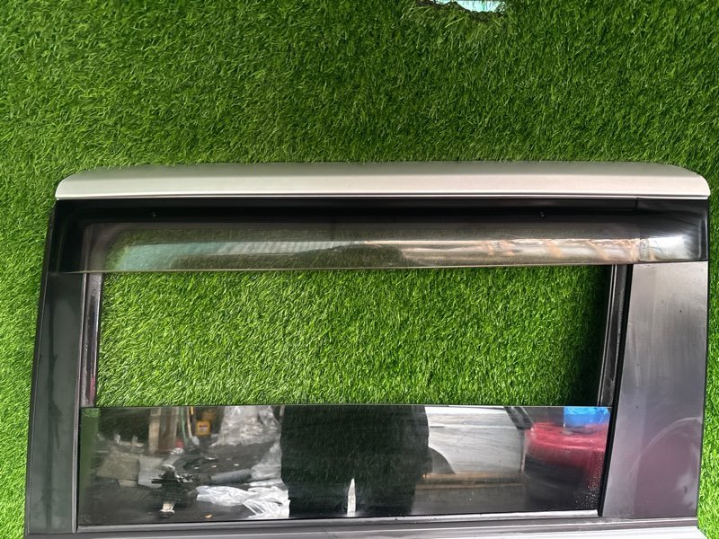 Ветровик Toyota VOXY ZRR75 задний левый (б/у)