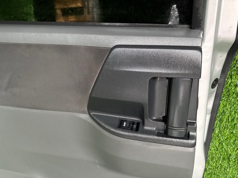 Ручка двери внутренняя TOYOTA voxy ZRR75 задняя левая (б/у)