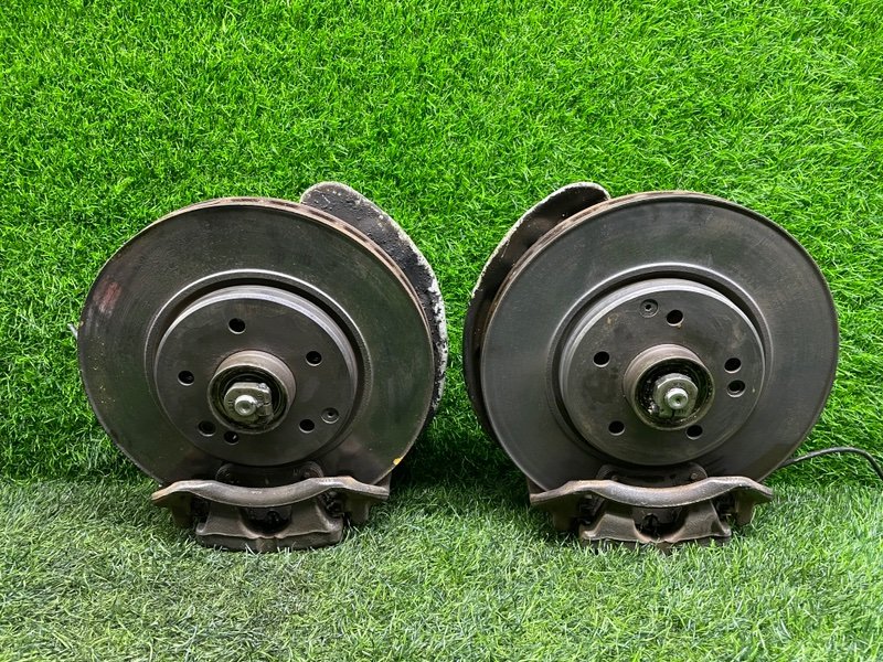 Ступицы ПАРА Лево/Право Mercedes-Benz C-Class W202 передние (б/у)