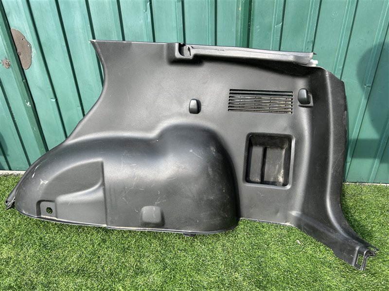 Обшивка багажника Suzuki Escudo TD54W TA74W задняя правая (б/у)