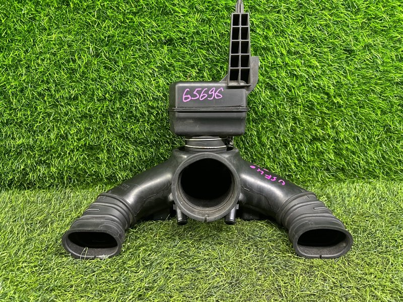 Патрубок воздушного фильтра LEXUS LS460 USF40 1URFSE (б/у)