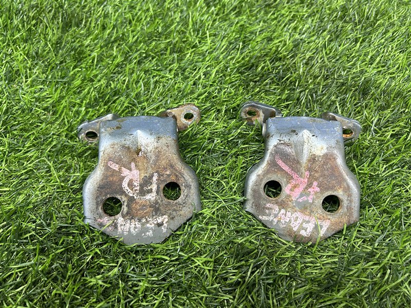 Петли двери ПАРА верх/низ Subaru Leone AL2 передние правые (б/у)