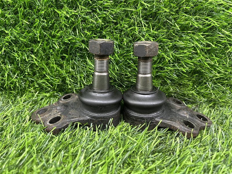 Шаровые опоры ПАРА лево/право NISSAN TERRANO JRR50 переднее (б/у)