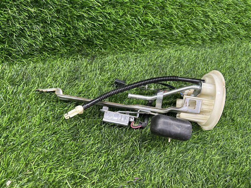 Датчик уровня топлива Toyota Land Cruiser HDJ101 (б/у)