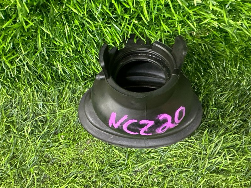 Пыльник рулевой колонки TOYOTA RAUM NCZ20 (б/у)