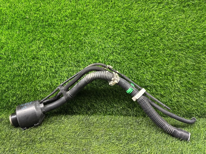 Горловина бензобака TOYOTA AQUA NHP10 (б/у)