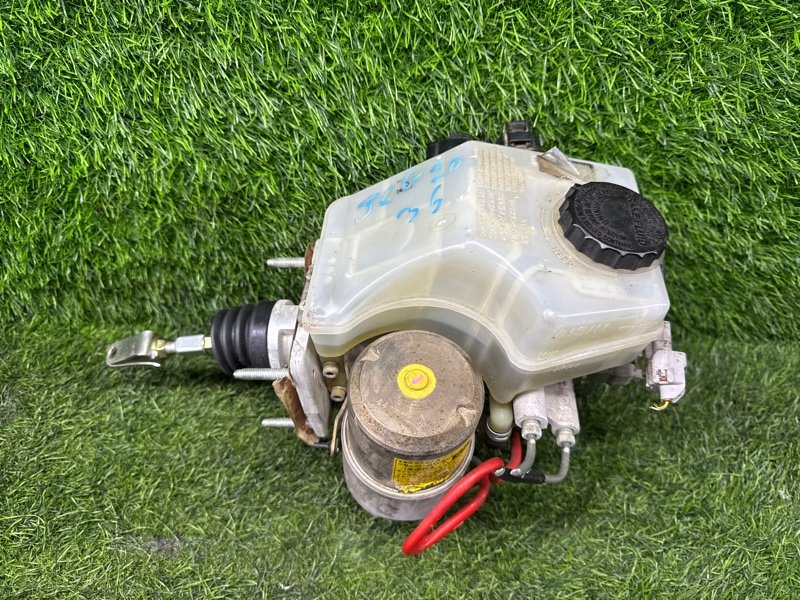 Главный тормозной цилиндр Toyota Brevis JCG10 (б/у)
