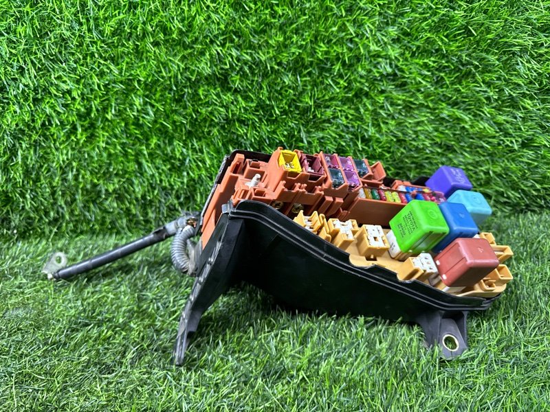 Блок предохранителей под капот Toyota Brevis JCG10 (б/у)