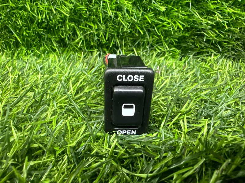 Кнопка управления шторами NISSAN ELGRAND ALWE50 (б/у)