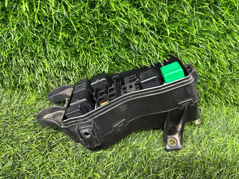 Блок предохранителей Toyota Brevis JCG10 (б/у)