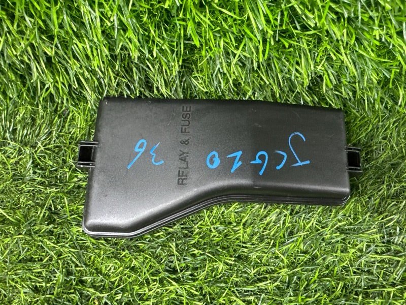 Крышка блока предохранителей Toyota Brevis JCG10 (б/у)