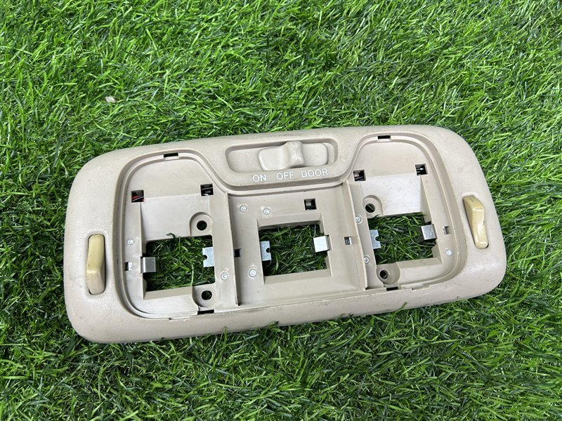 Светильник салона Toyota Land Cruiser UZJ100/FZJ100/HDJ101 передний (б/у)