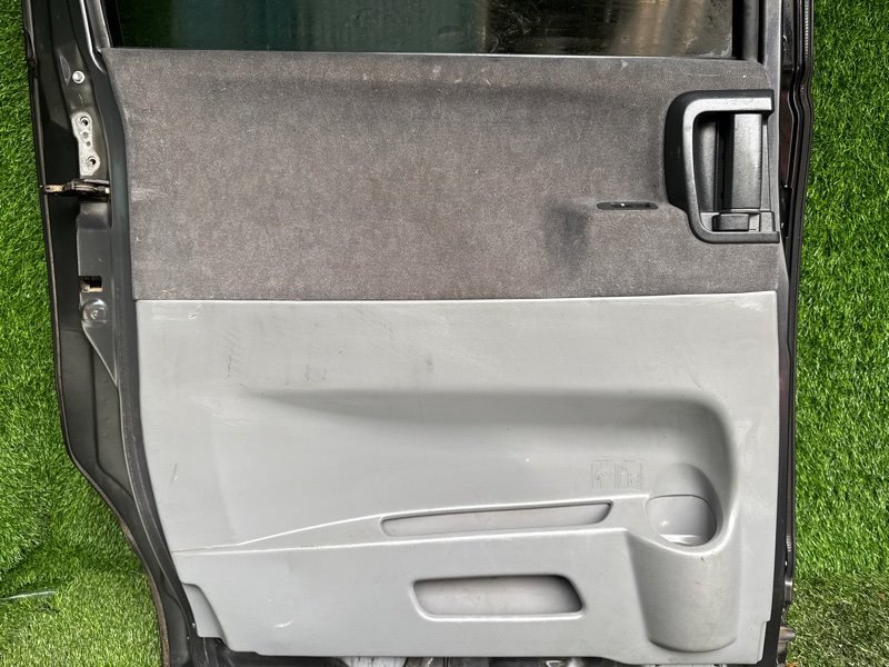 Обшивка двери Toyota Noah AZR60 задняя левая (б/у)