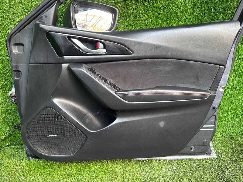 Обшивка двери MAZDA AXELA BM2FS передняя правая (б/у)