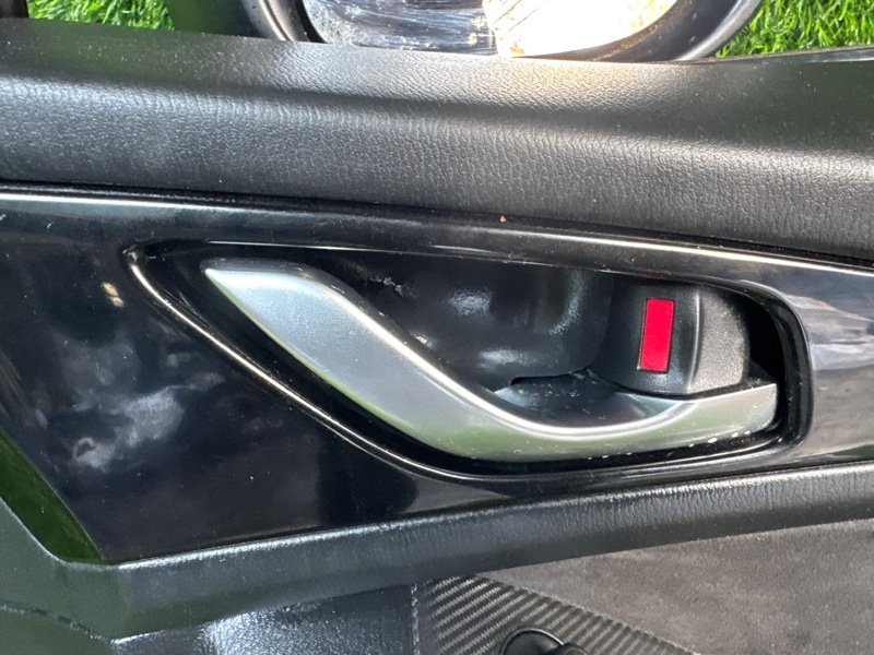 Ручка двери внутренняя MAZDA AXELA BM2FS передняя правая (б/у)