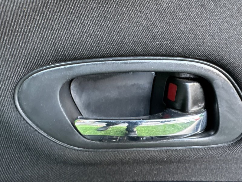 Ручка двери внутренняя Honda Vezel RU3 RU1 RU2 RU4 RU передняя правая (б/у)