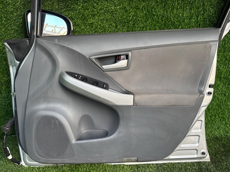 Обшивка двери Toyota Prius ZVW30 2ZR-FXE 2011 передняя правая (б/у)