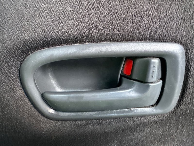 Ручка двери внутренняя SUZUKI SOLIO MA15S передняя правая (б/у)