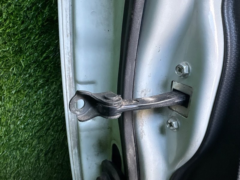 Ограничитель двери SUZUKI SOLIO MA15S передний правый (б/у)