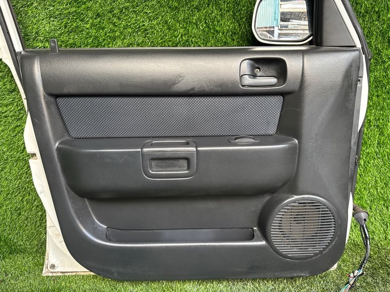 Обшивка двери TOYOTA BB NCP30 передняя левая (б/у)