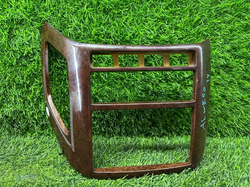 Консоль магнитолы Nissan Elgrand ALWE50 VG33E 1998 (б/у)