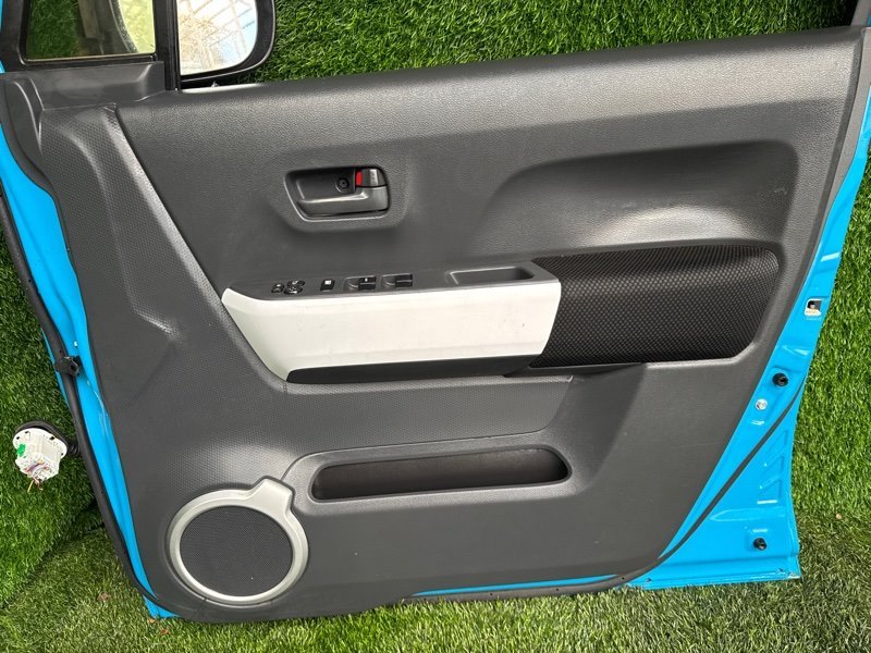 Обшивка двери SUZUKI HUSTLER MR31S передняя правая (б/у)