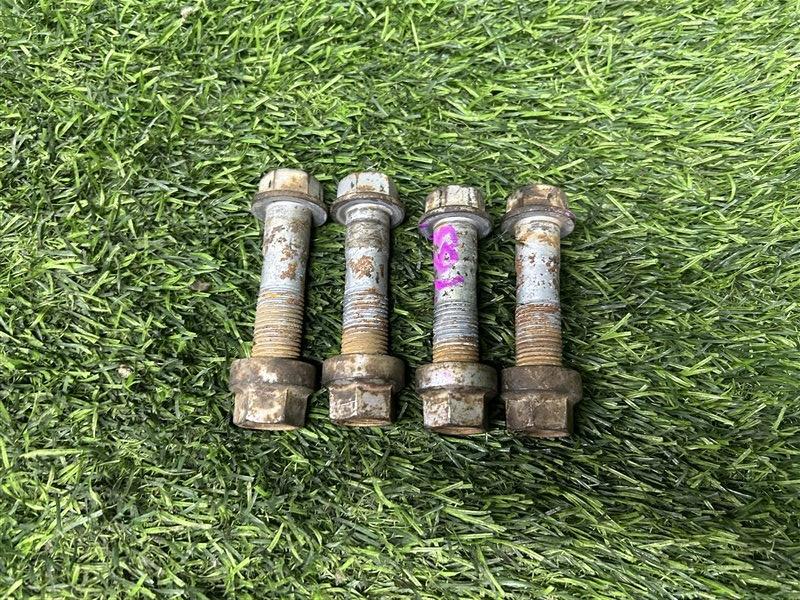 Болт крепления амортизатора Toyota COROLLA Axio/Corolla Fielder NKE165 передний (б/у)