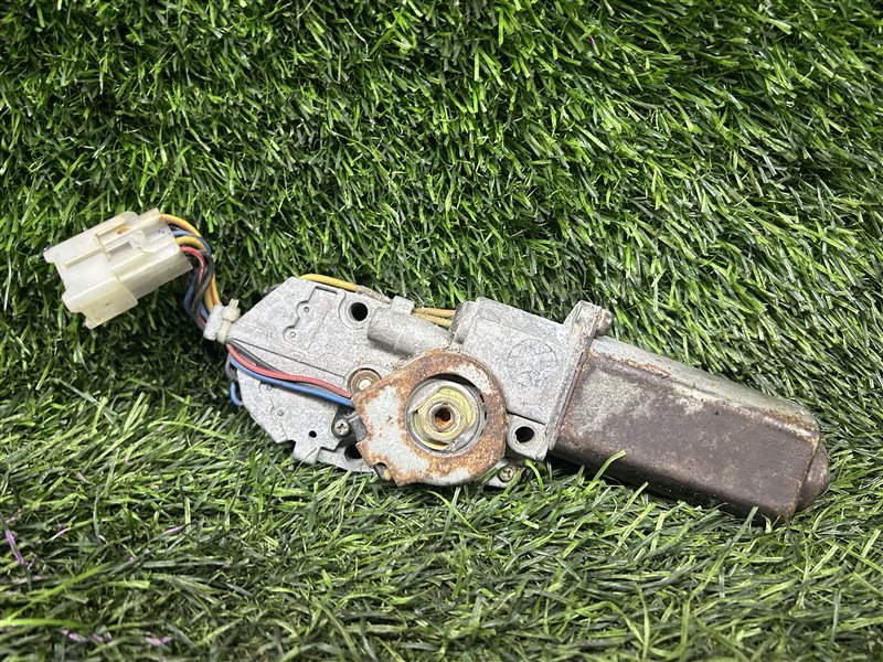 Моторчик люка Mitsubishi Delica PA3W PA4W PA5W PD3W PD4W PD5W PA3V PA3W PA4W PA5V PA5W PB5V PB5W PB6W PD3W PD4W PD5V PD5W PD6W (б/у)