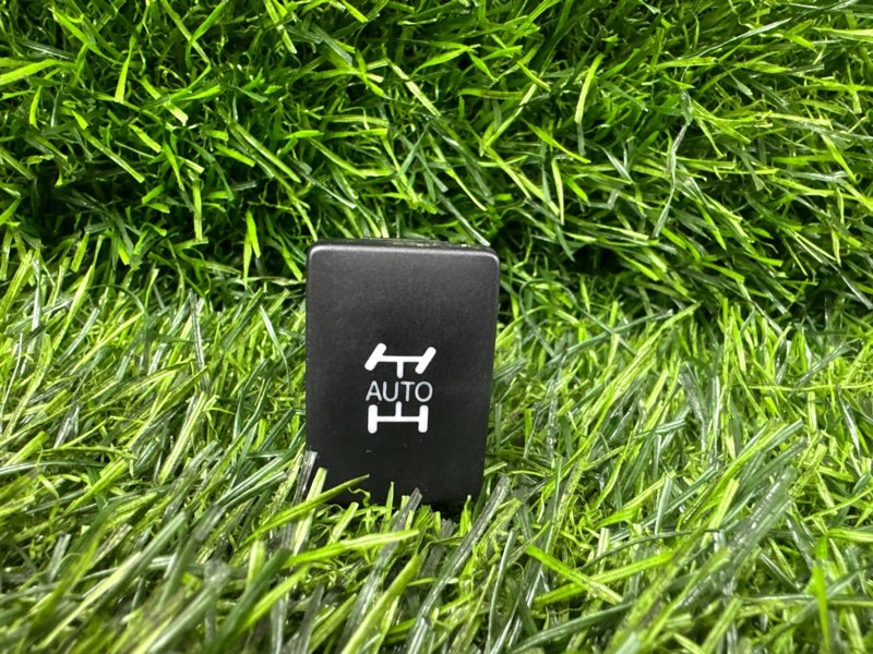 Кнопка включения 4wd Toyota Noah ZRR75 (б/у)