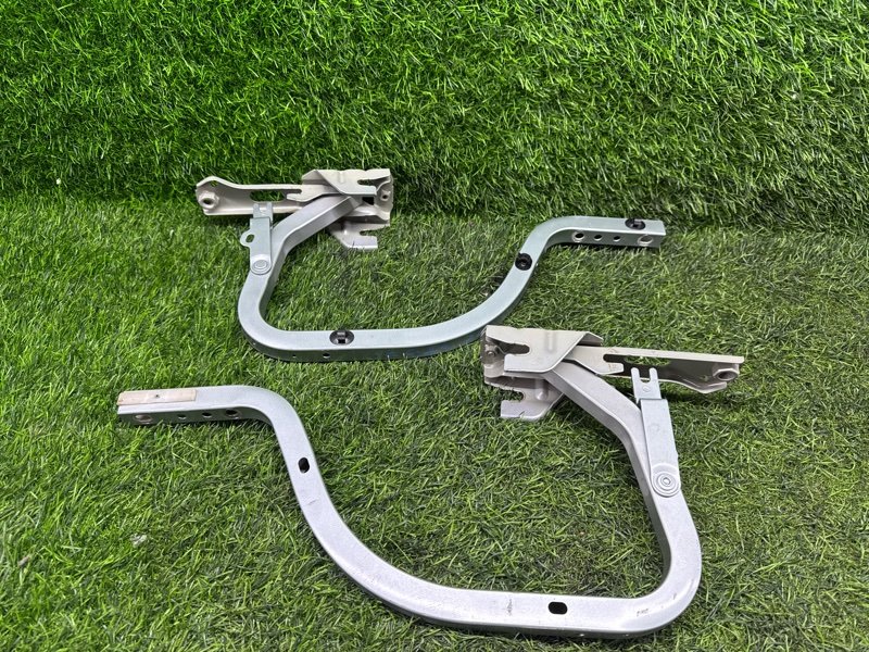 ПЕТЛИ КРЫШКИ БАГАЖНИКА Toyota Progres JCG10 задние (б/у)