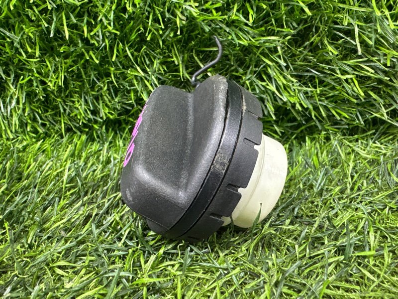 Крышка бензобака TOYOTA AQUA NHP10 (б/у)