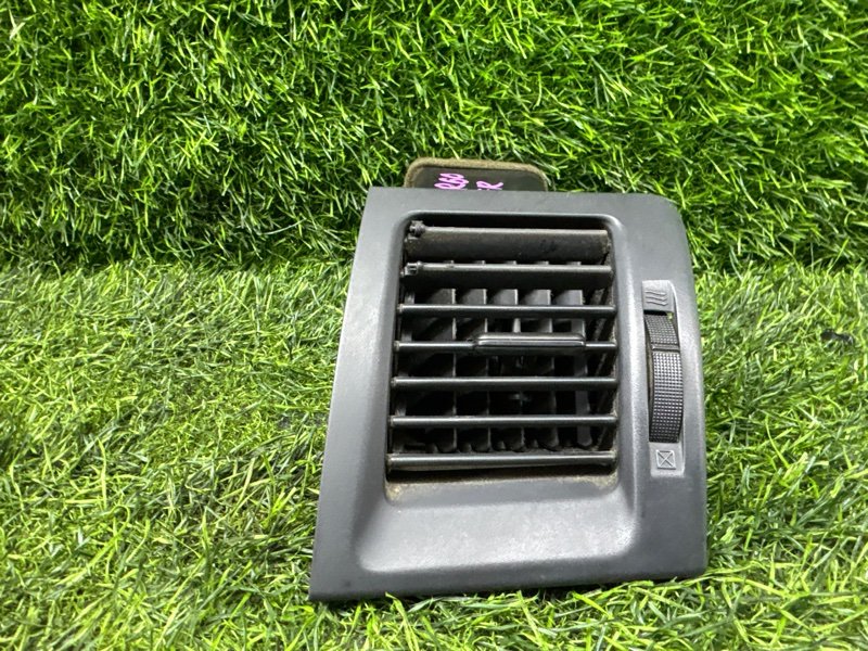 Дуйка TOYOTA NOAH AZR60 передняя правая (б/у)