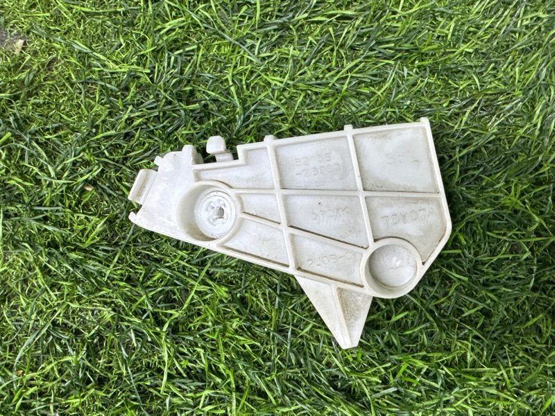 Крепление бампера Toyota Noah ZRR75 заднее левое (б/у)