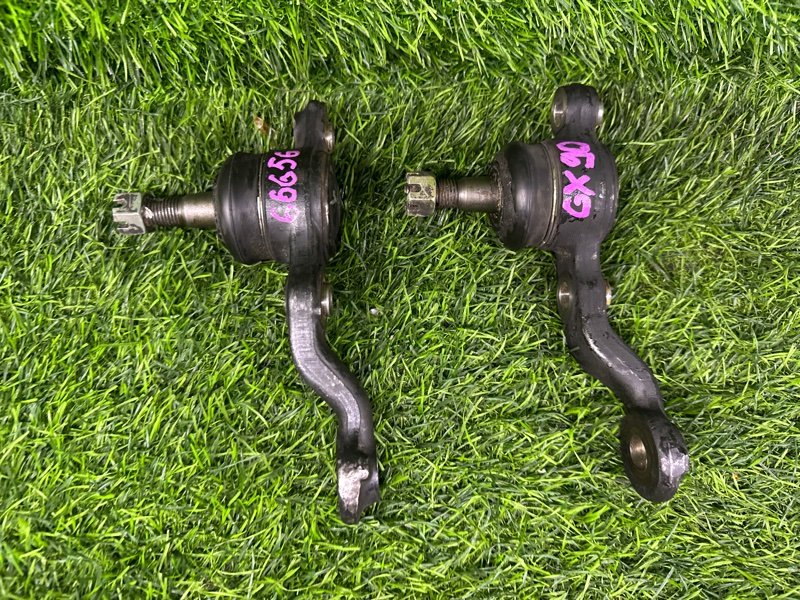 Шаровые опоры ПАРА лево/право TOYOTA CRESTA GX90 переднее (б/у)