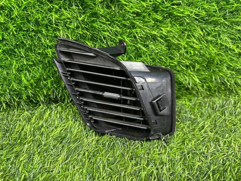 Дуйка центральная NISSAN ELGRAND APWE50 передняя левая (б/у)