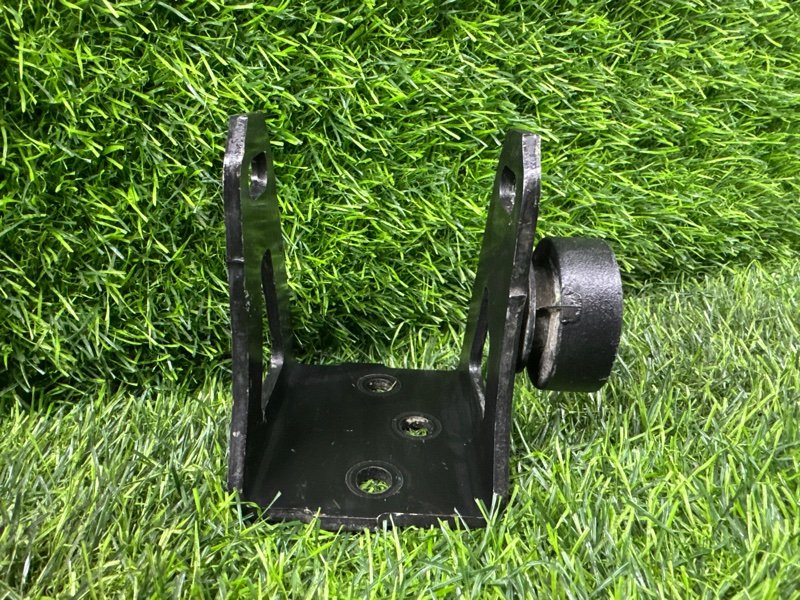 Кронштейн опоры двигателя Toyota Noah ZRR70 передний (б/у)