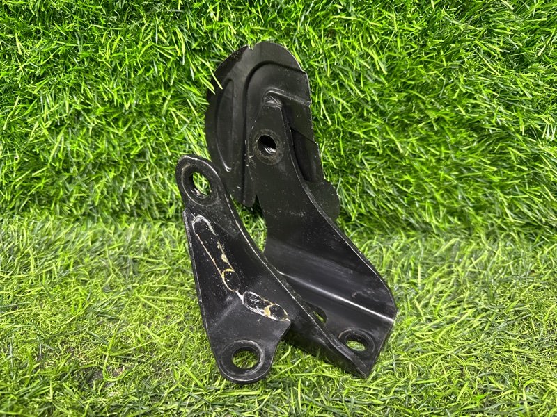 Кронштейн опоры двигателя Toyota Noah ZRR70 задний (б/у)