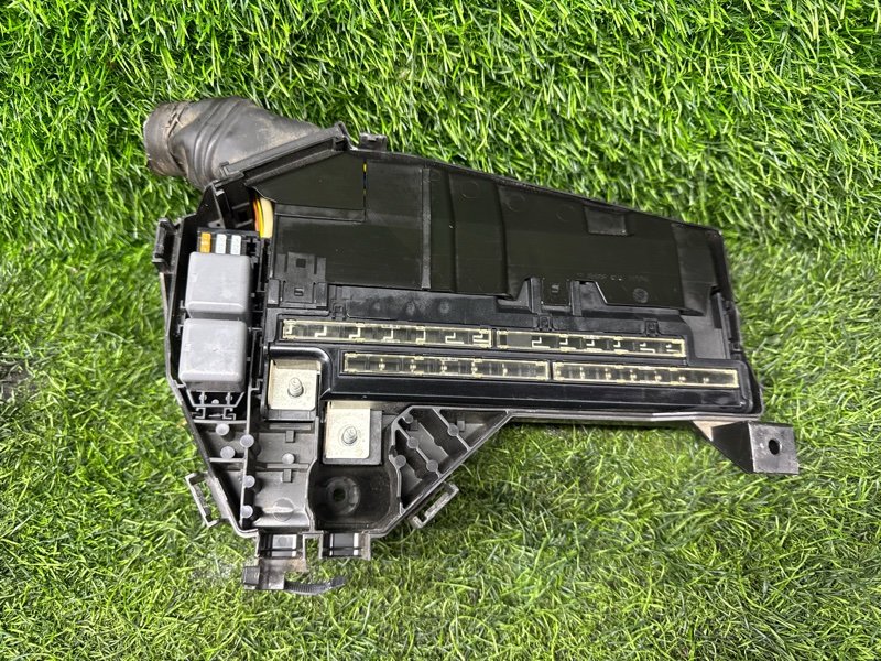 Блок предохранителей под капот Lexus LS460 USF40 1URFSE (б/у)