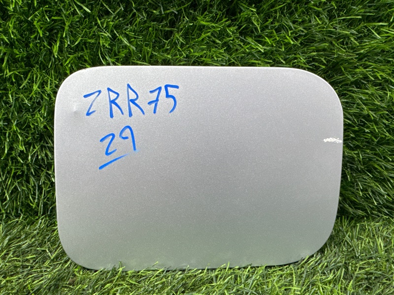 Лючок бака Toyota Noah ZRR75 (б/у)